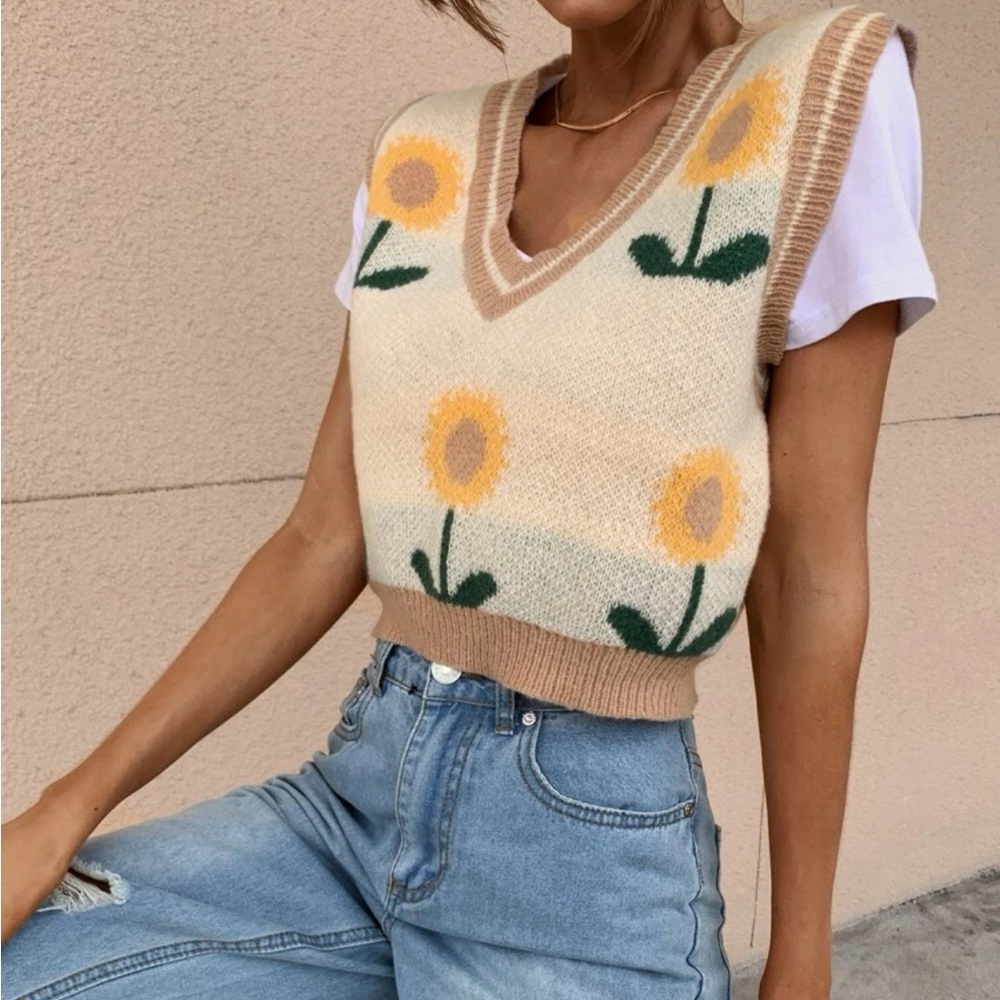 Floral pattern sweater vest